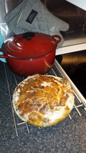 Jeg steker brødene i min Le creuset-gryte